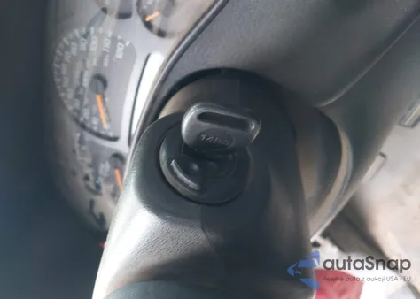 2004 Chevrolet Silverado 1500 Work Truck z USA, uszkodzony, nr VIN 1GCEK14X94Z307276